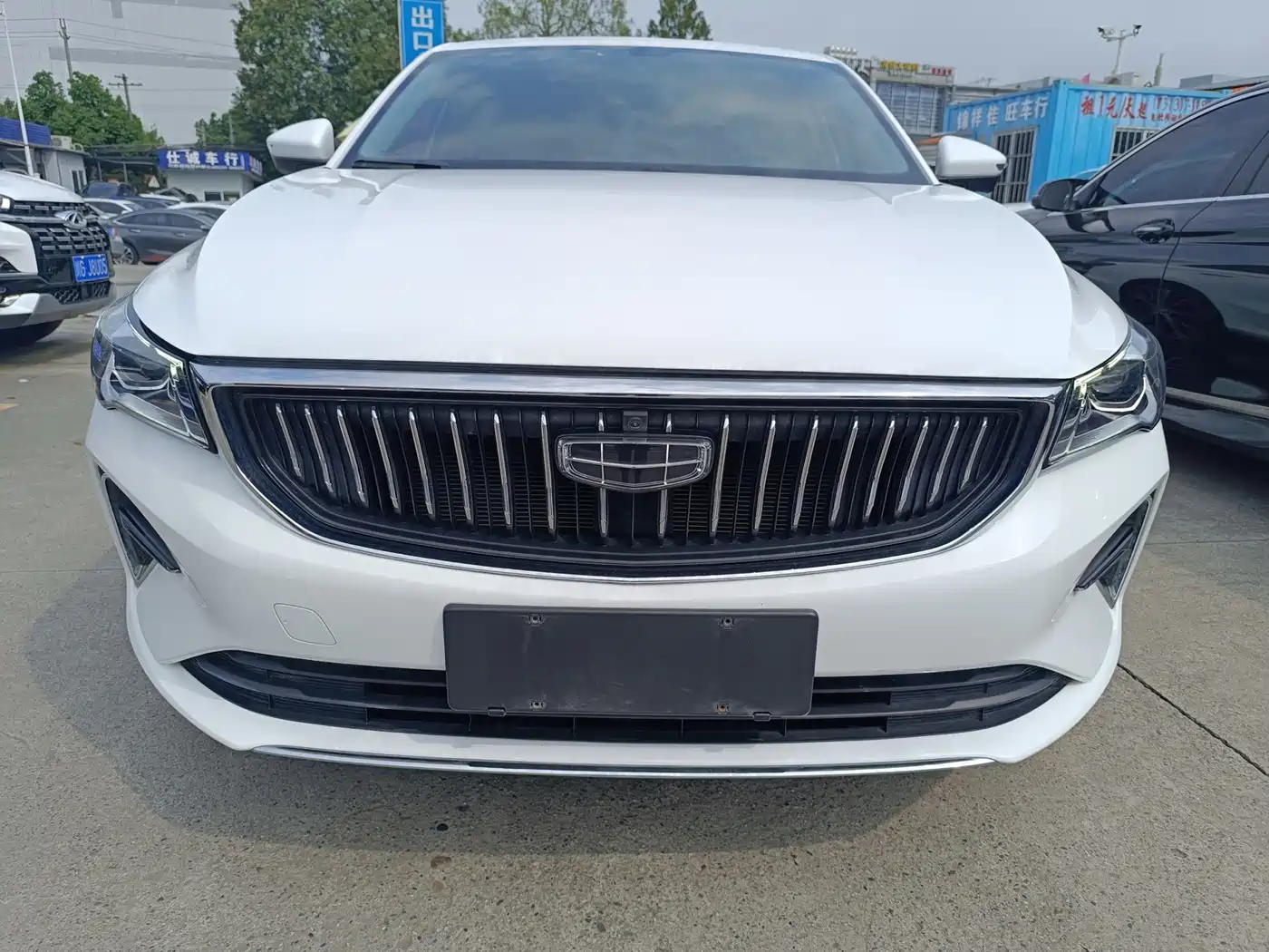 Фото 2 - Geely Emgrand