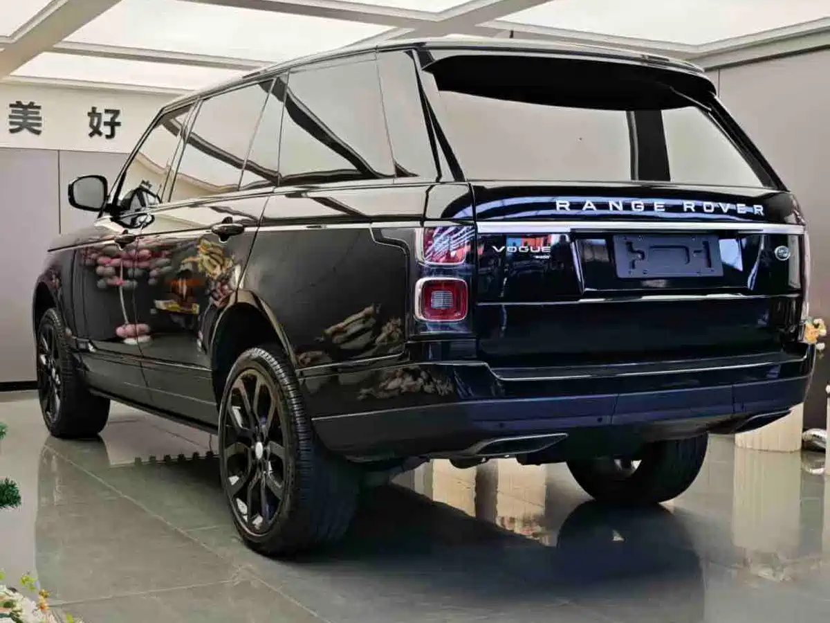 Land Rover Range Rover 2021 3.0 L6 Heritage Extended Classic Edition фото 7