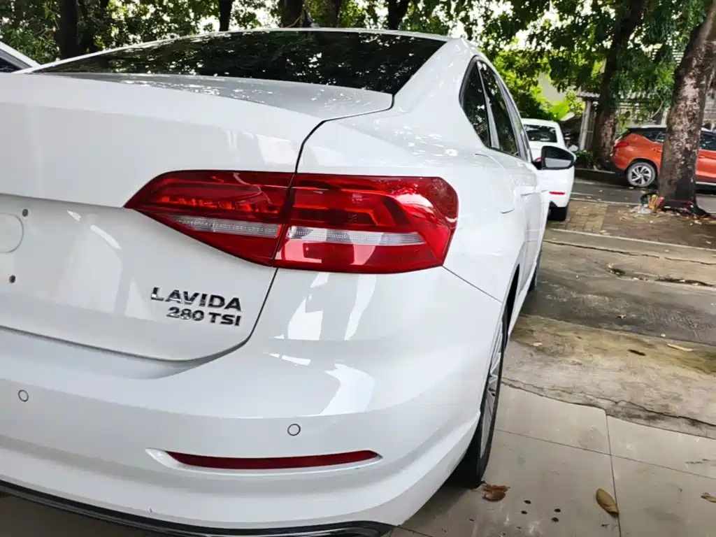 Фото 8 - Volkswagen Lavida
