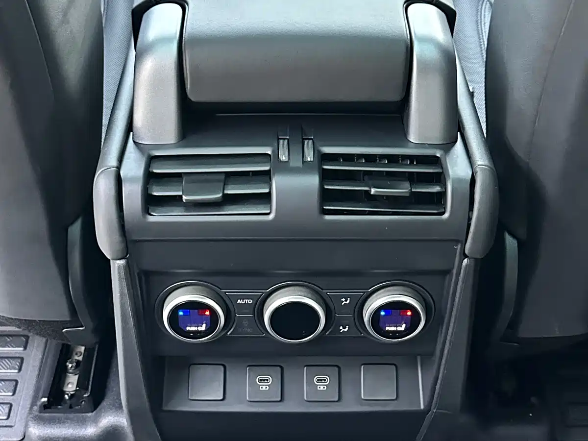 Land Rover Defender 2024 110 3.0T P400 X-DYNAMIC HSE фото 12
