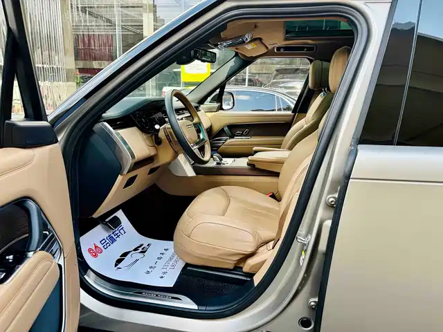 Land Rover Range Rover 2024 3.0 L6 400PS Genesis Extended — фото 5