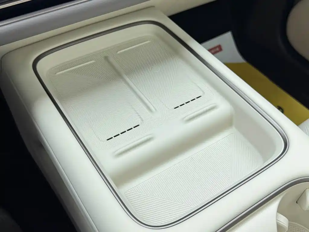 Photo 9 - Li Auto i6