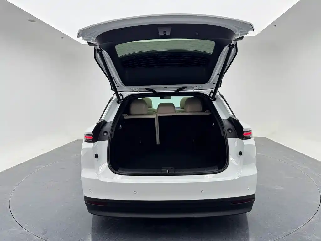 Photo 20 - Li Auto i6