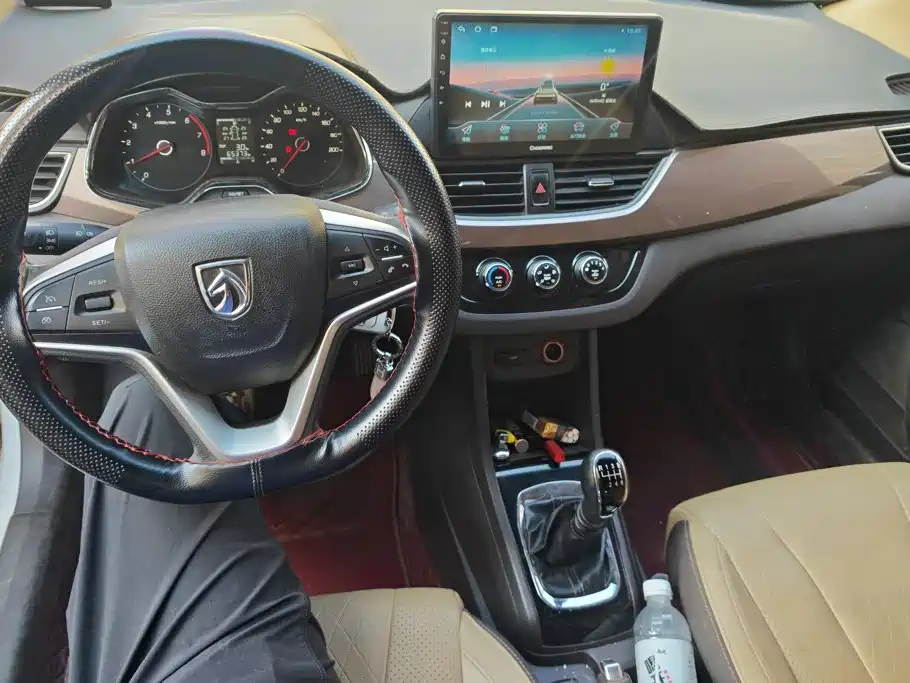 Baojun 310W 2018 2017 1.5L Manual Fashion China VI