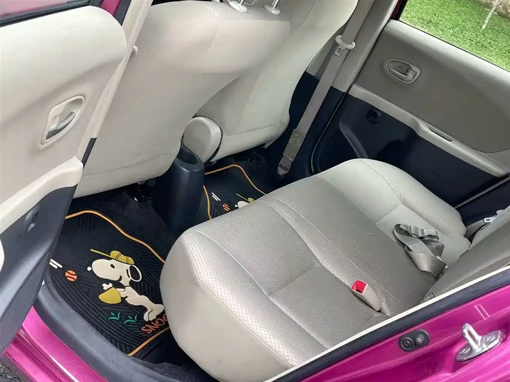 Toyota Yaris 2009 1.6E Automatic Comfort Edition фото 5