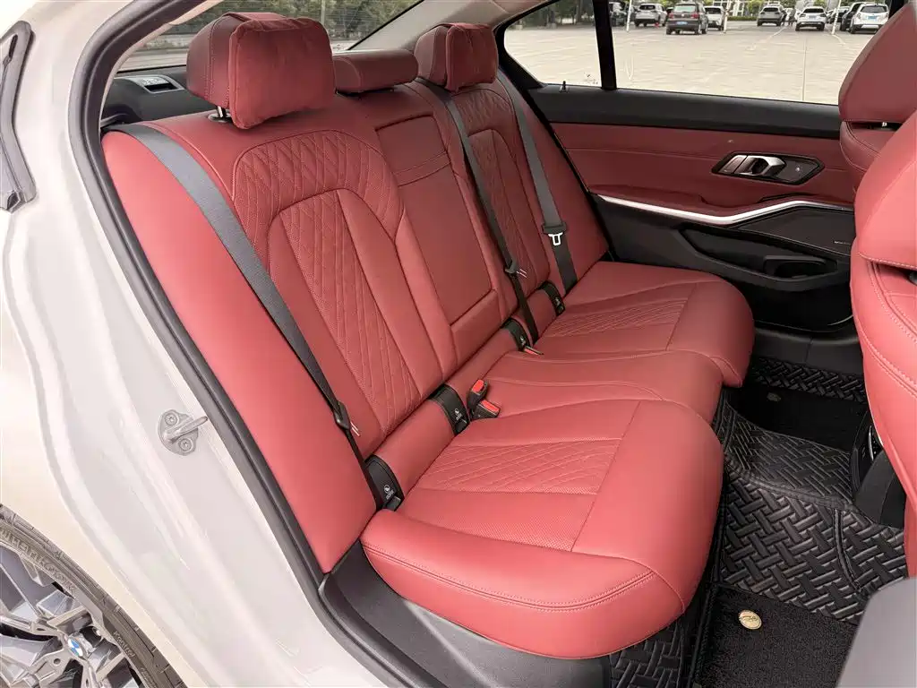 BMW 3 Series 2025 330Li M Sport Night Edition фото 16