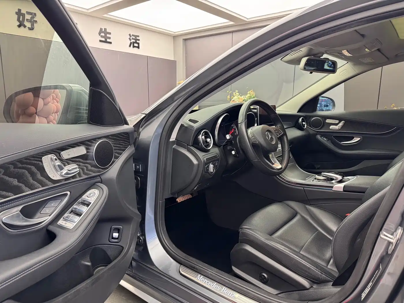 Mercedes-Benz C-Class 2017 Facelift C 200 L 4MATIC Sport Edition фото 4