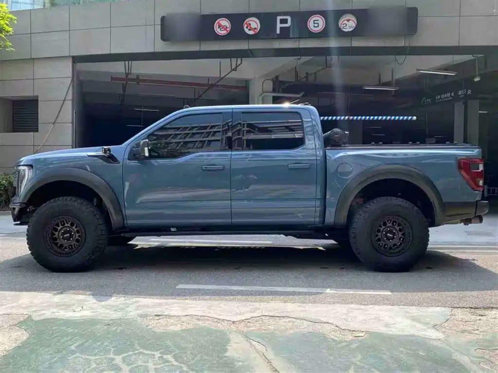 FORD F-150 RAPTOR