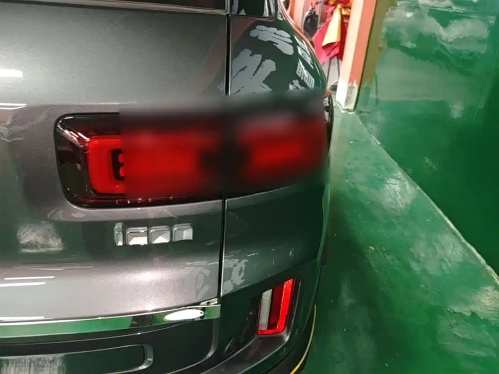 Фото 8 - Geely ICON