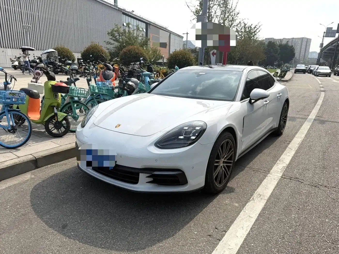 Фото 1 - Porsche Panamera