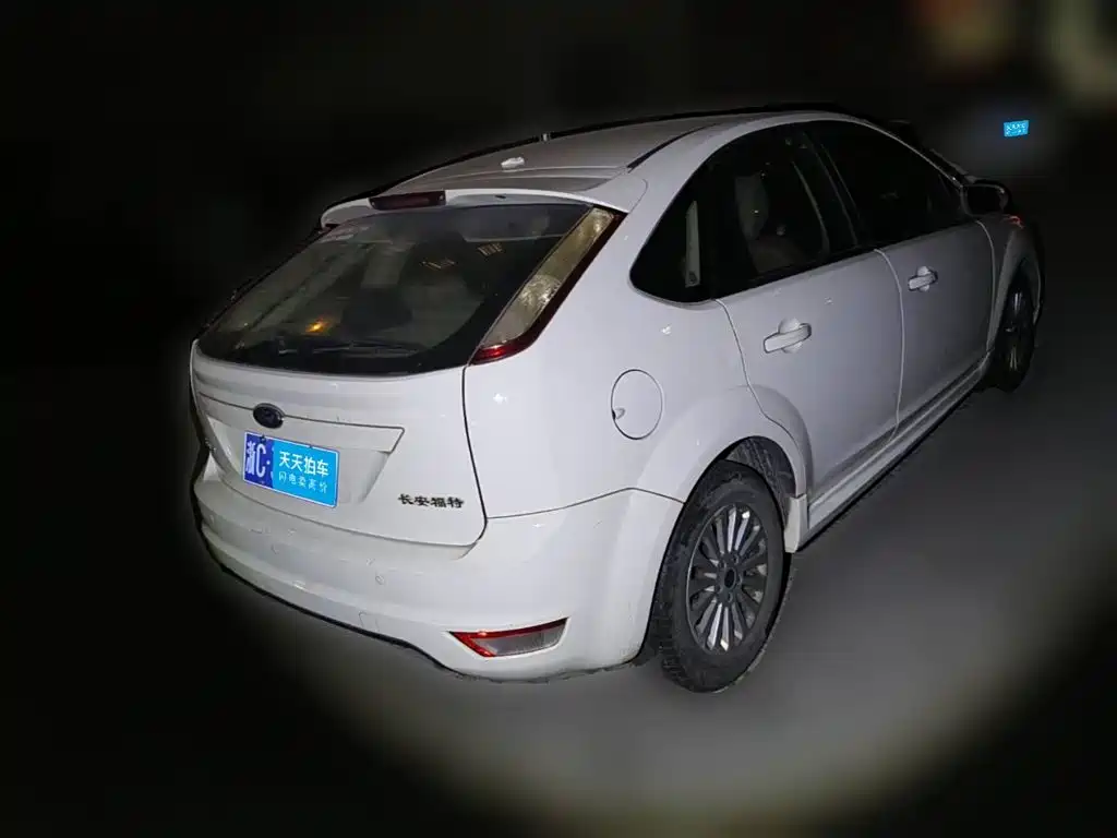 Фото 2 - Ford Focus