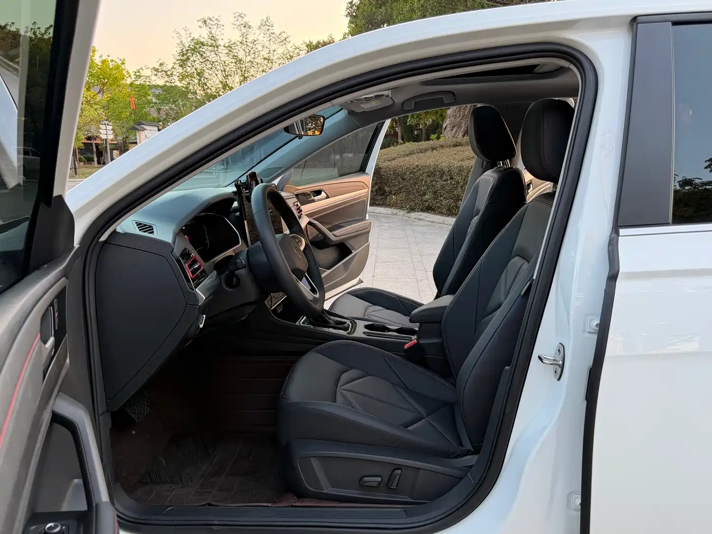Volkswagen Lavida 2024 Model 300TSI DSG Starlight Leading Edition фото 5