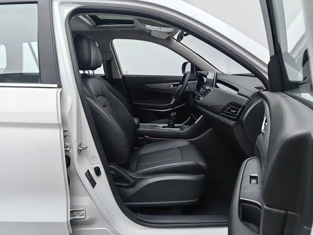 Photo 23 - Changan CS75