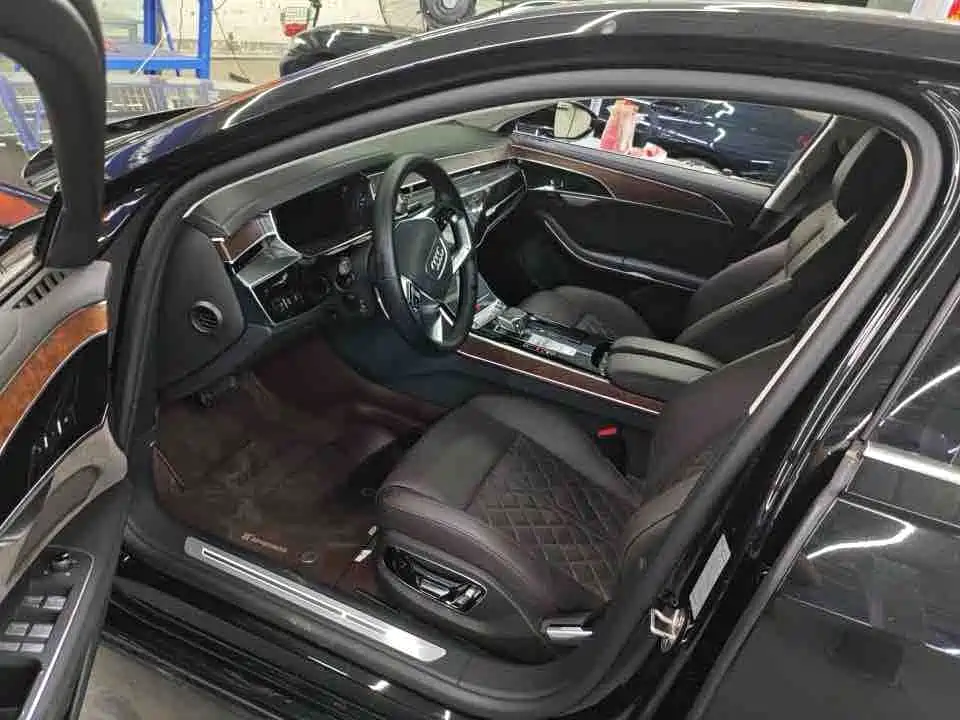Фото 9 - Audi A8