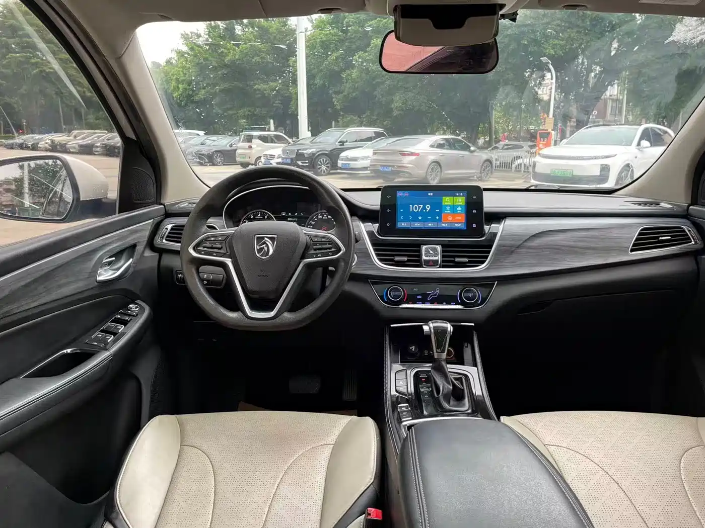 Baojun 730 2020 2019 1.5T CVT Flagship Edition 7-Seater China VI