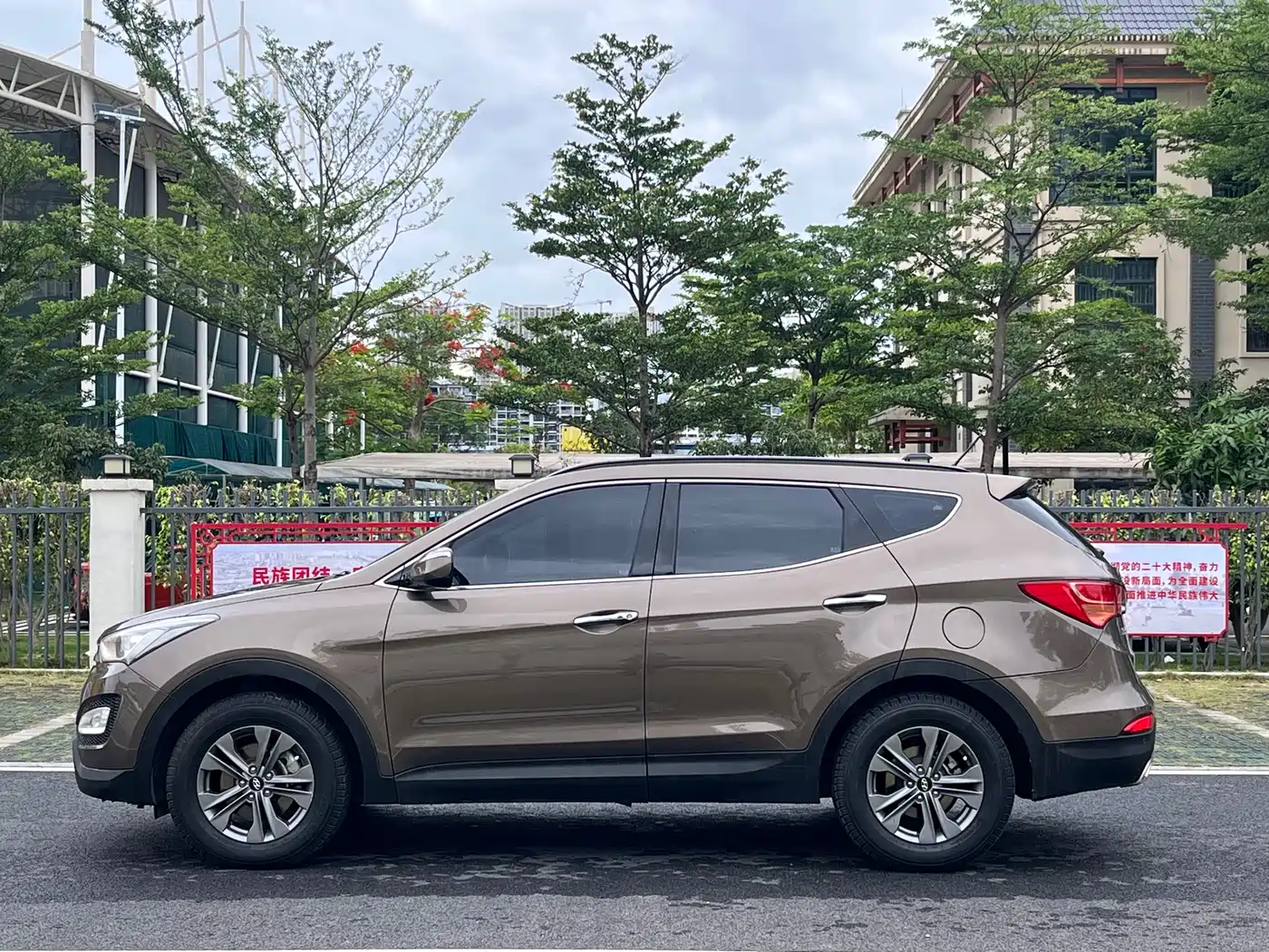 Hyundai Santa Fe 2013 Model 2.4L Automatic 2WD Smart фото 3