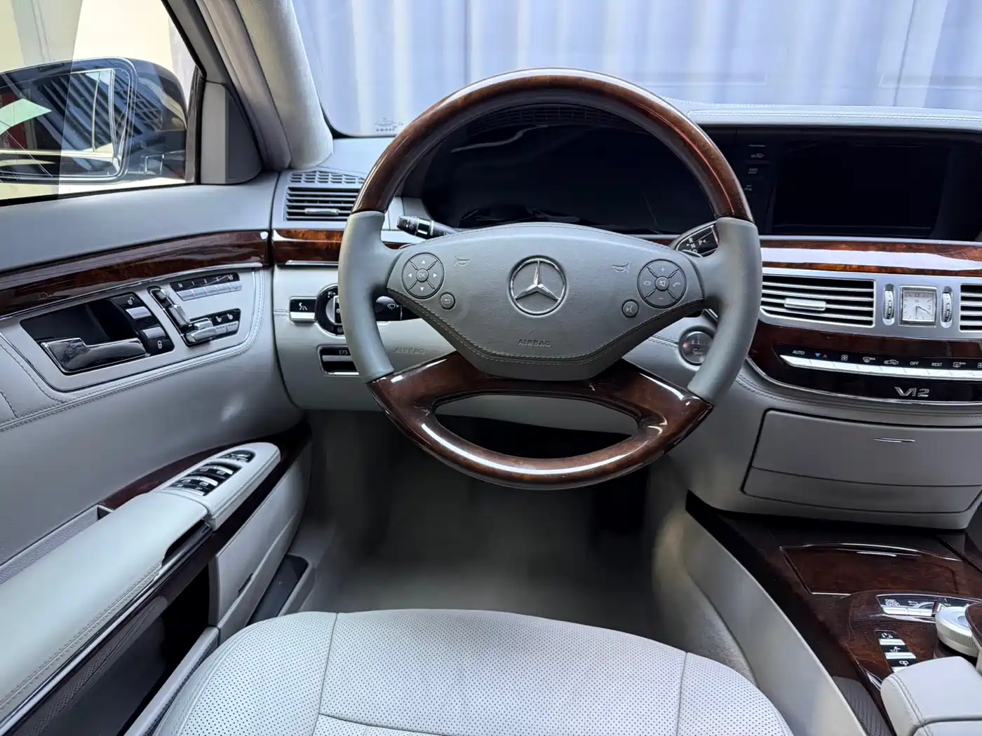 Mercedes-Benz S-Class 2010 S 600 L фото 11