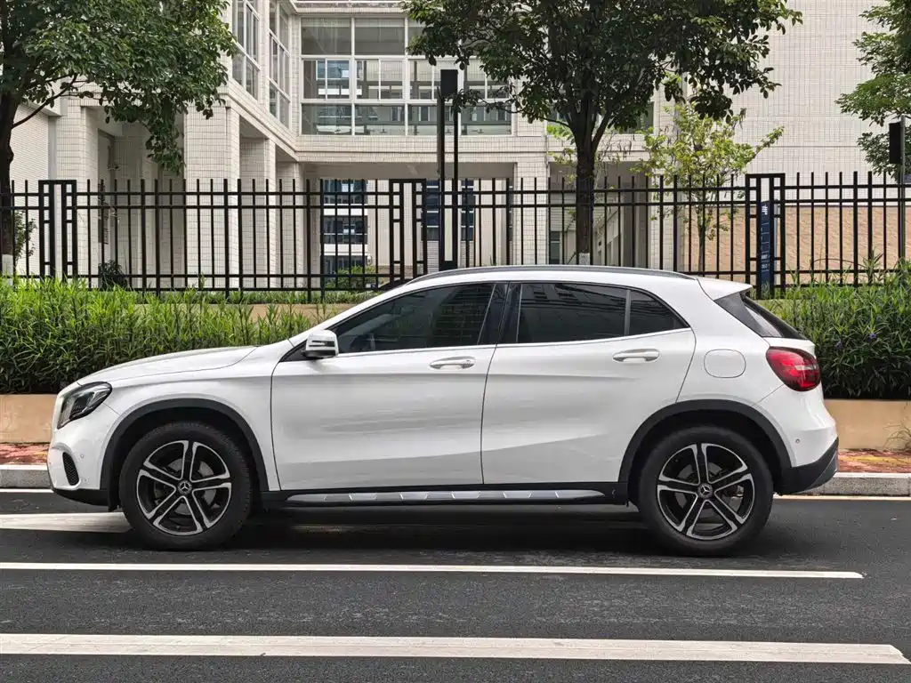 Mercedes-Benz GLA 2018 GLA 200 Fashion фото 3