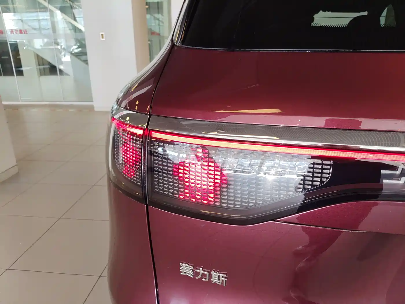 AITO Wenjie AITO M8 2025 Model Extended Range Ultra Edition 53.4kWh 5-Seater фото 28