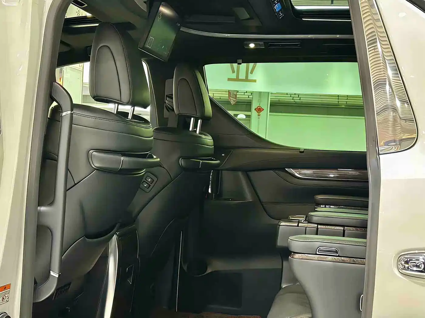 Toyota Alphard 2021 Hybrid 2.5L Premium фото 12