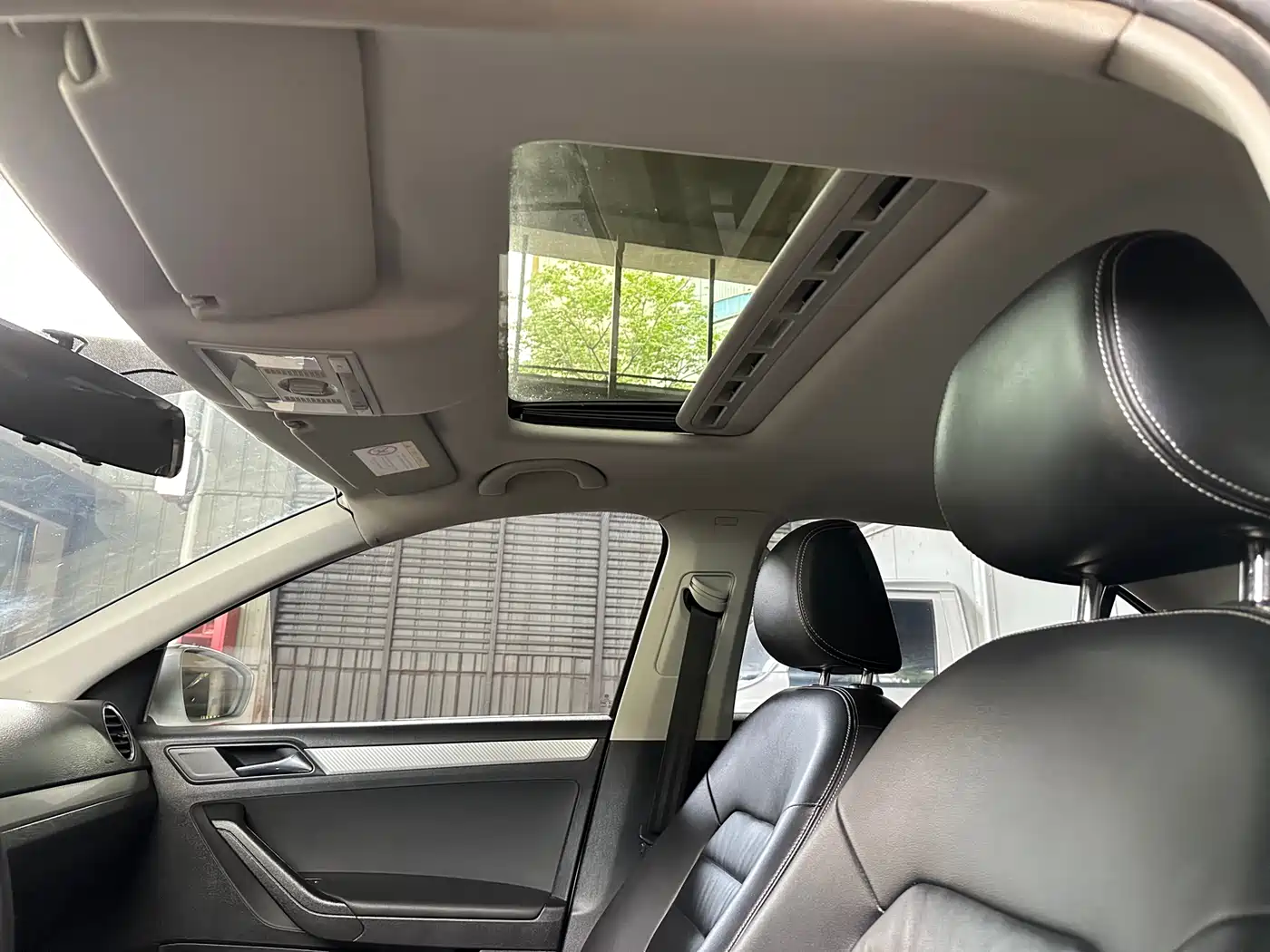 Volkswagen Jetta 2015 1.6L Automatic Luxury фото 9