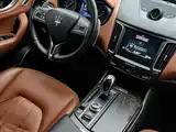 Photo 5 - Maserati Levante