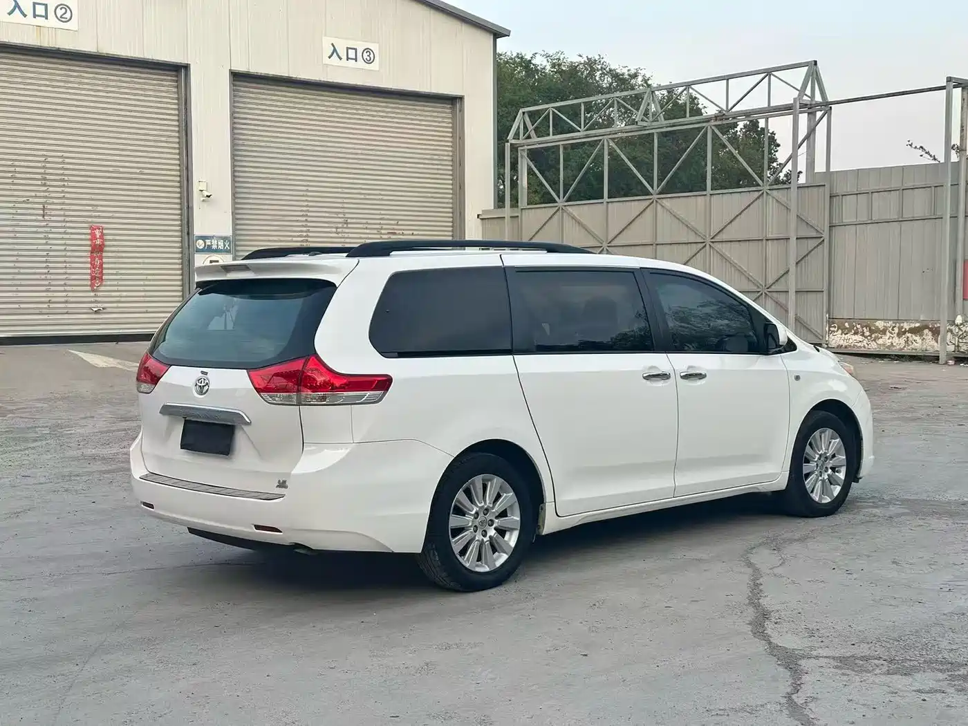 Toyota Sienna 2015 3.5L 2WD LE фото 9