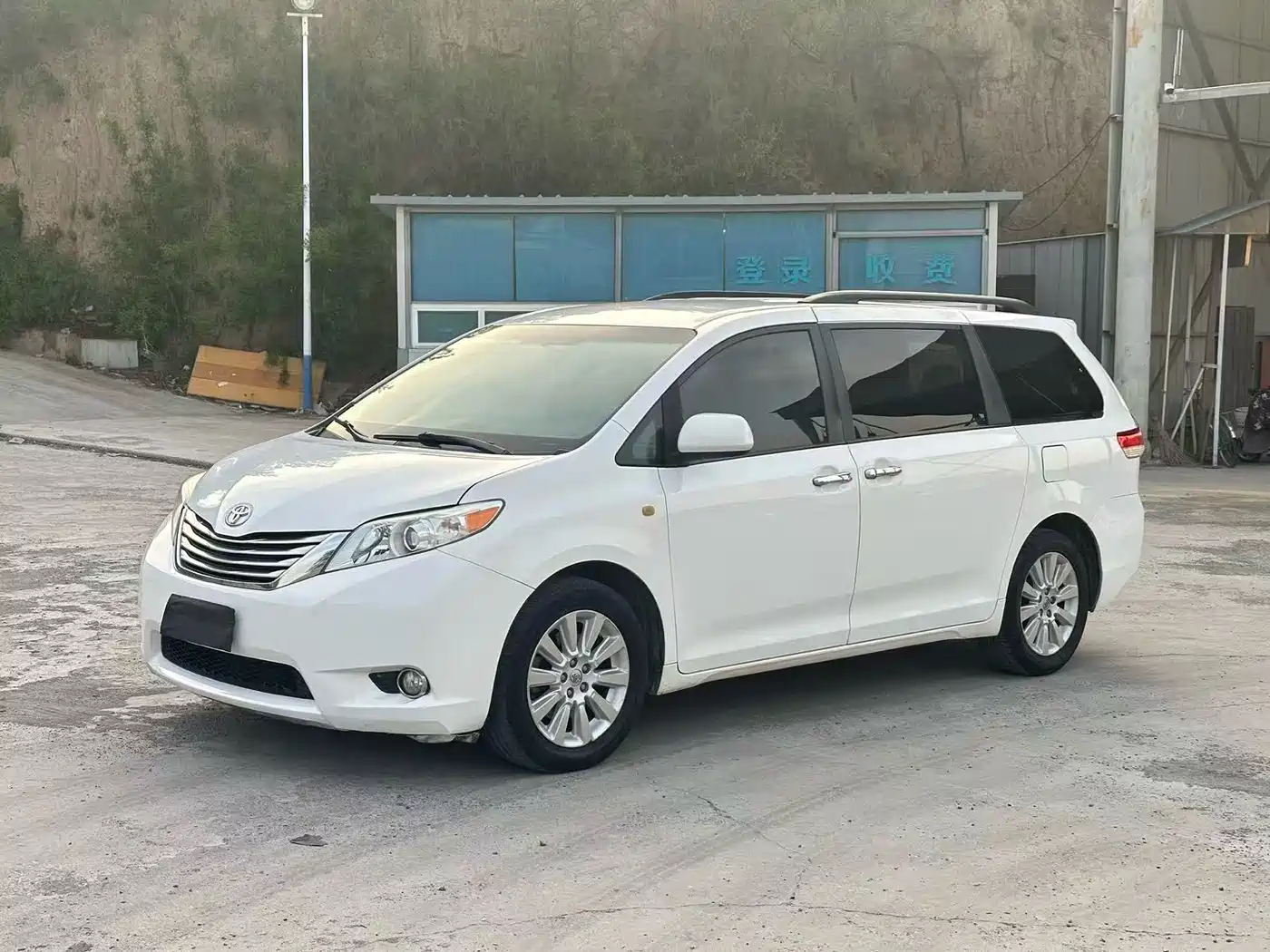 Toyota Sienna 2015 3.5L 2WD LE