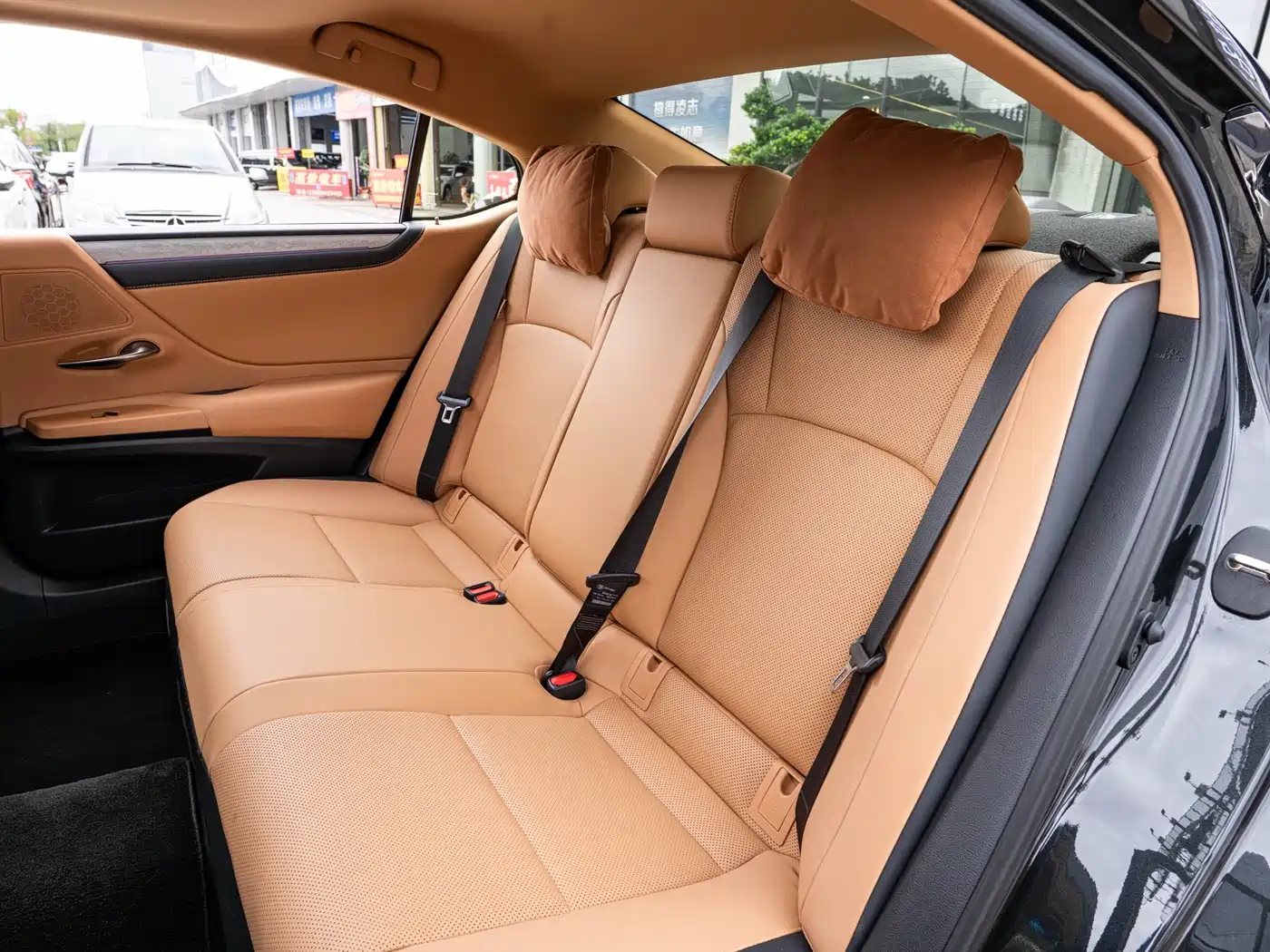 Lexus ES 2025 300h Ultimate Edition фото 12