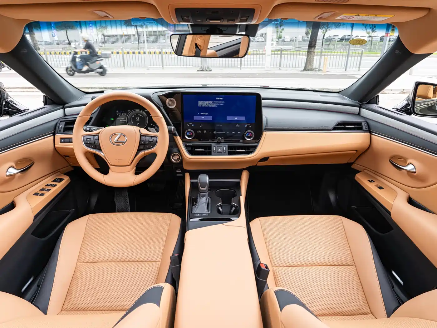 Lexus ES 2025 300h Ultimate Edition фото 13