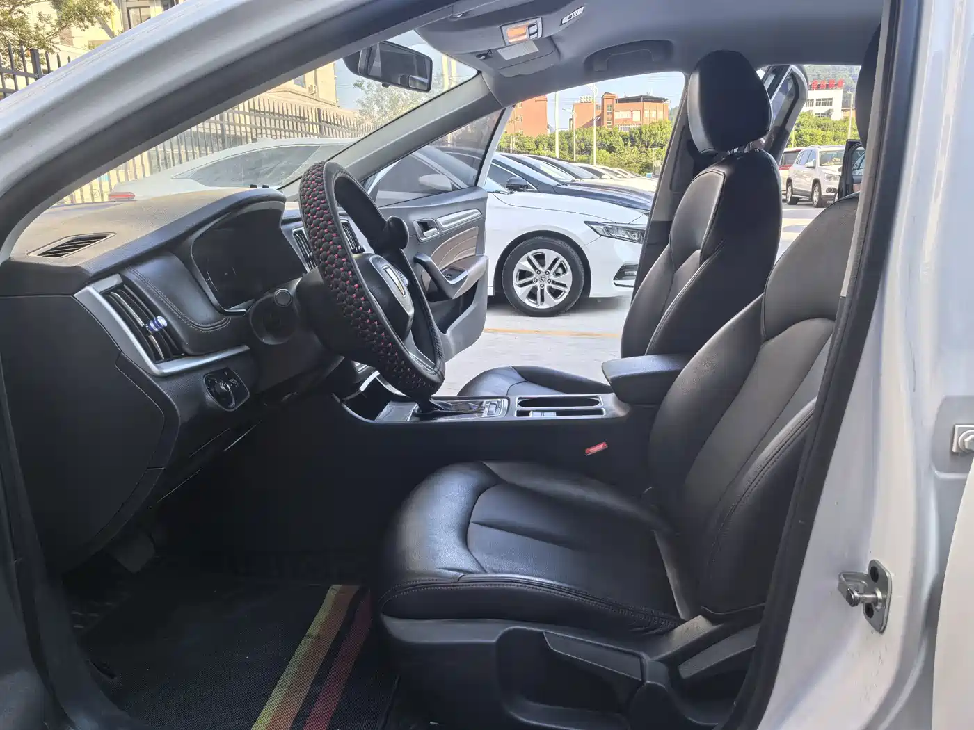 Roewe i6 2020 2020 PLUS 1.6L CVT 4G Connected Glory Luxury Edition