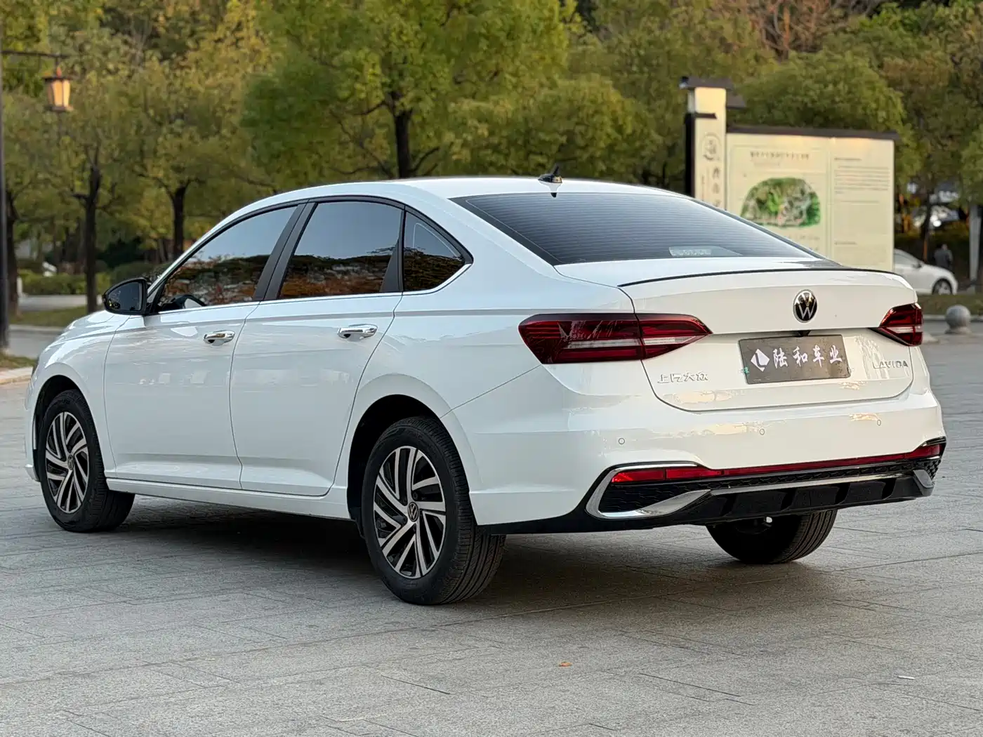 Volkswagen Lavida 2024 Model 300TSI DSG Starlight Leading Edition фото 23