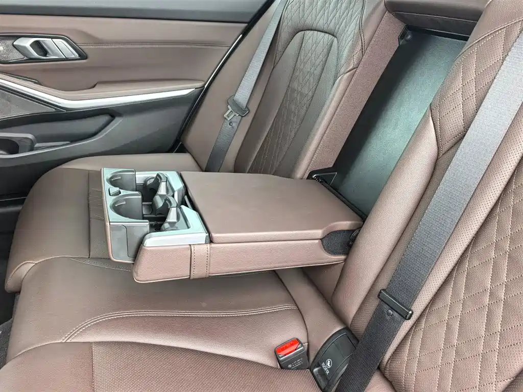 BMW 3 Series 2025 330Li M Sport Night Edition фото 16