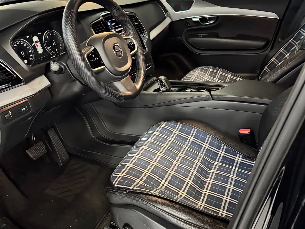 Фото 4 - Volvo XC90