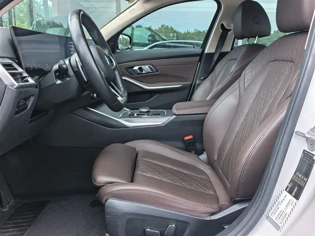 BMW 3 Series 2025 330Li M Sport Night Edition фото 6