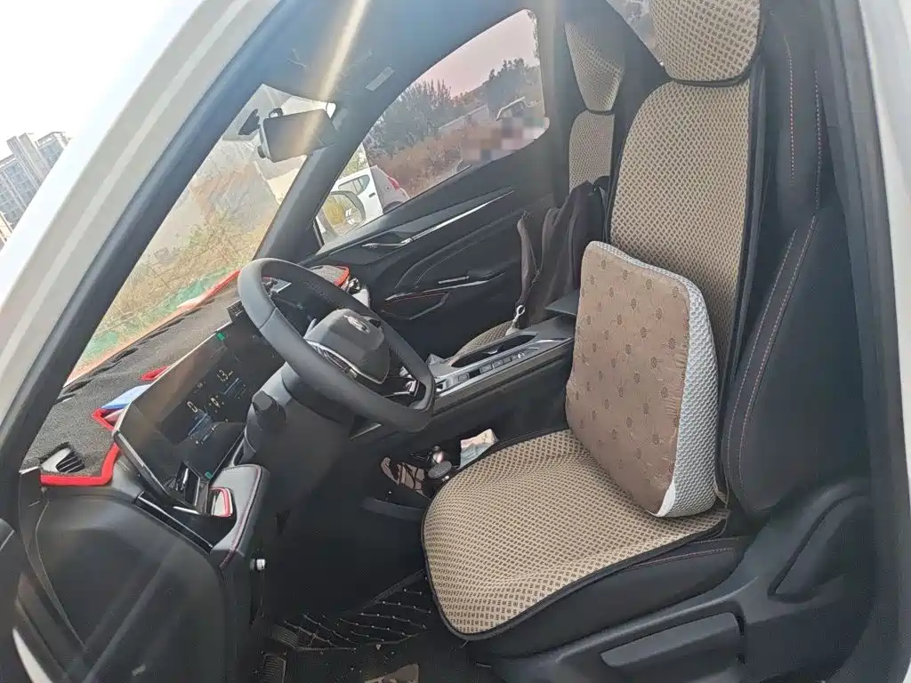 Photo 8 - Changan X5 PLUS