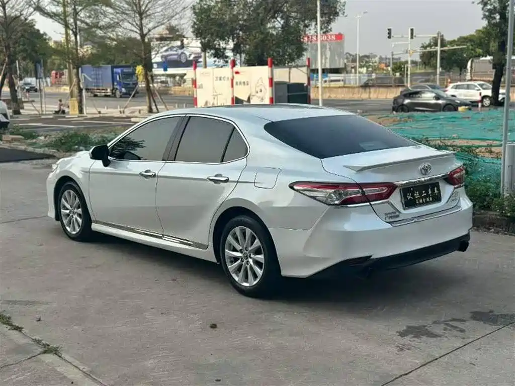 Toyota Camry 2018 2.0G Luxury Edition фото 9