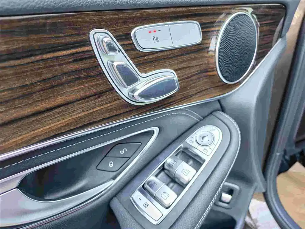 Mercedes-Benz GLC 2017 GLC 260 4MATIC Luxury фото 9