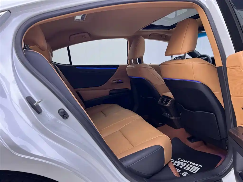 Lexus ES 2022 200 Excellence Edition фото 20