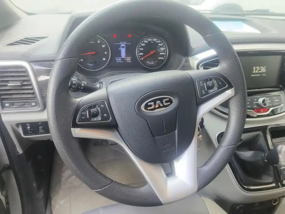 JAC Refine Refine M4 2017 2016 2.0L Manual Luxury