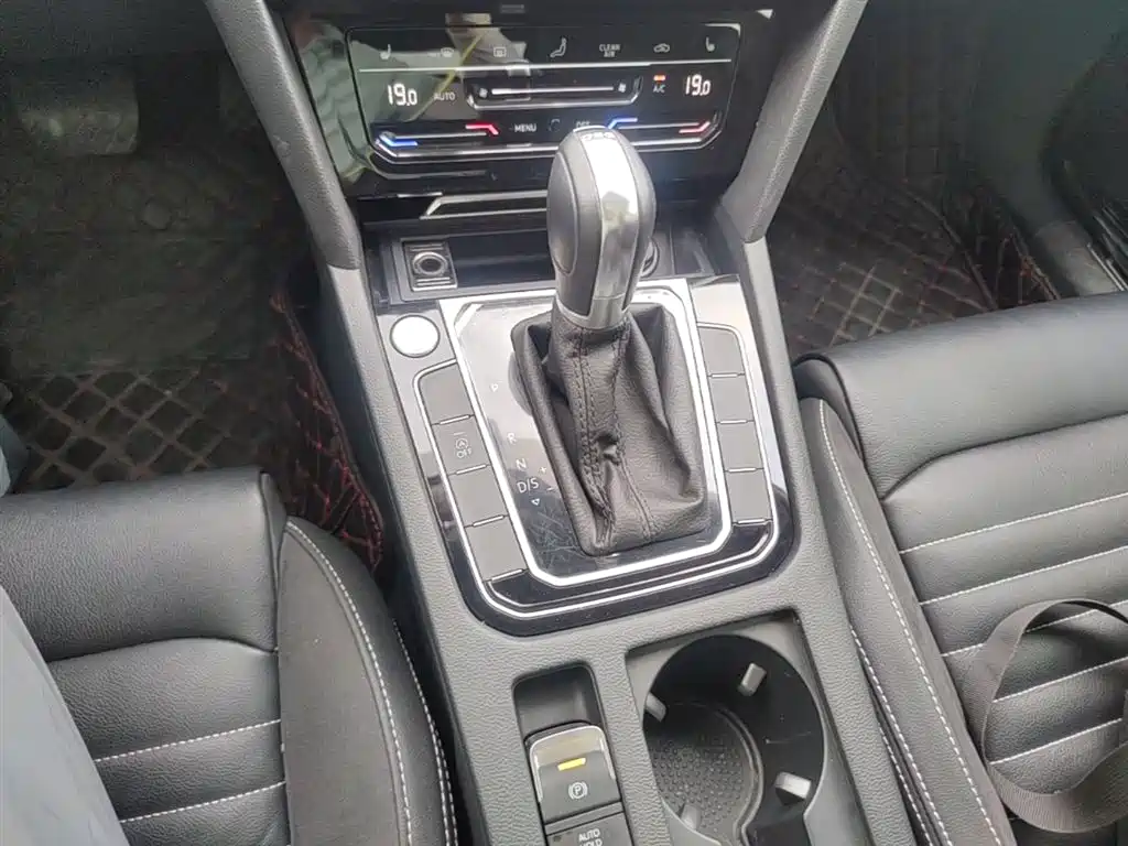 Volkswagen Magotan 2020 330TSI DSG Leading фото 14