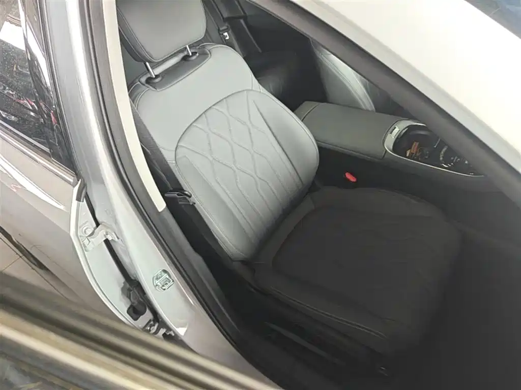 Geely Galaxy Galaxy A7 2025 EM-i 150km Explorer+ Edition фото 25