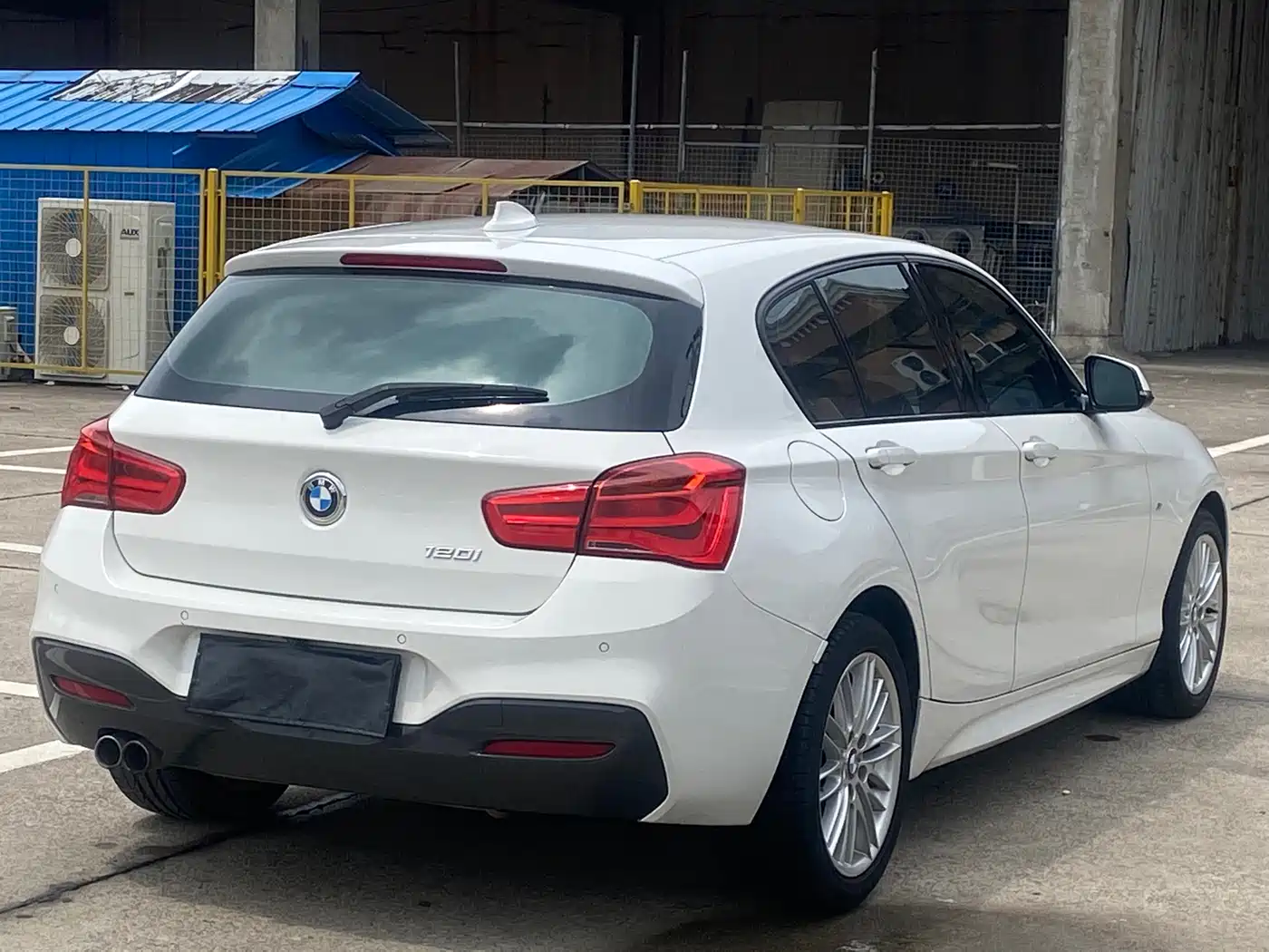 BMW 1 Series (Import) 2018 120i M Sport Package фото 7