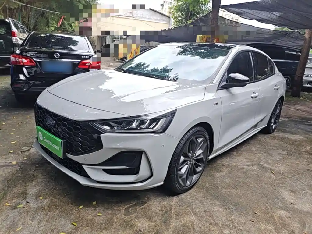 Фото 2 - Ford Focus
