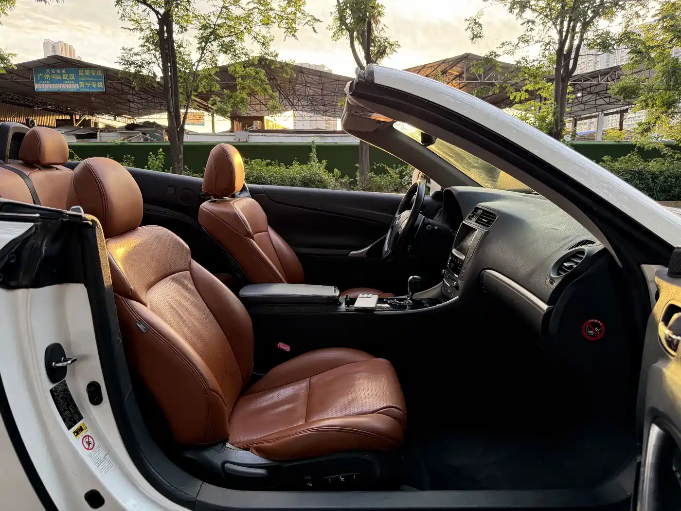 Фото 13 - Lexus IS