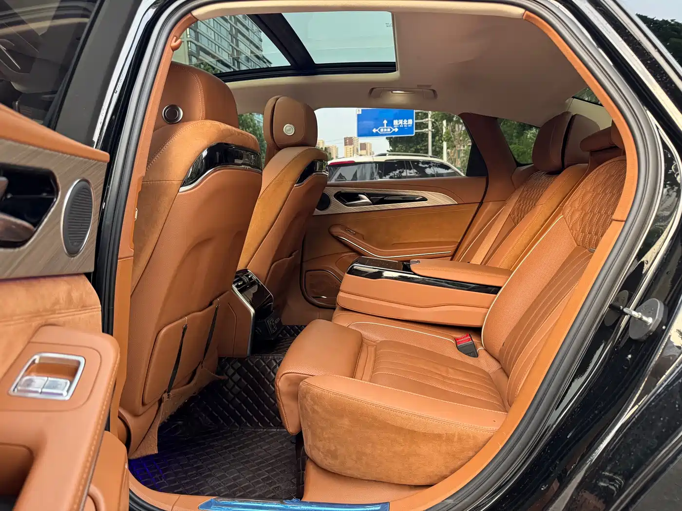 Hongqi H9 2022 2.0T Smart Connect Flag Smooth Edition фото 6