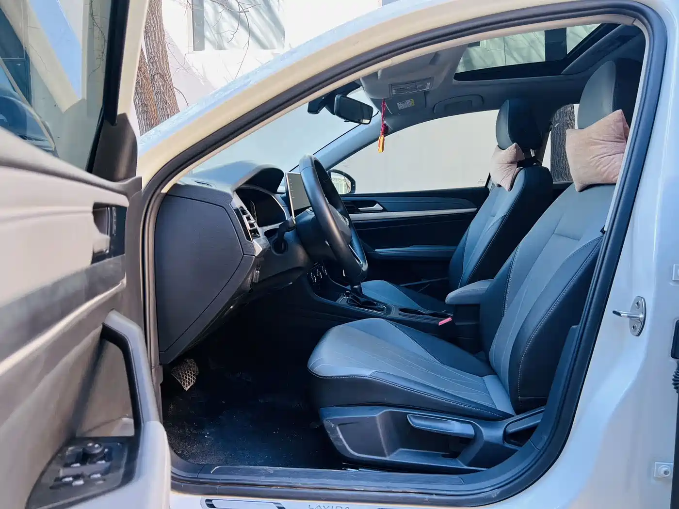 Volkswagen Lavida 2023 1.5L Auto Five Million Edition фото 12
