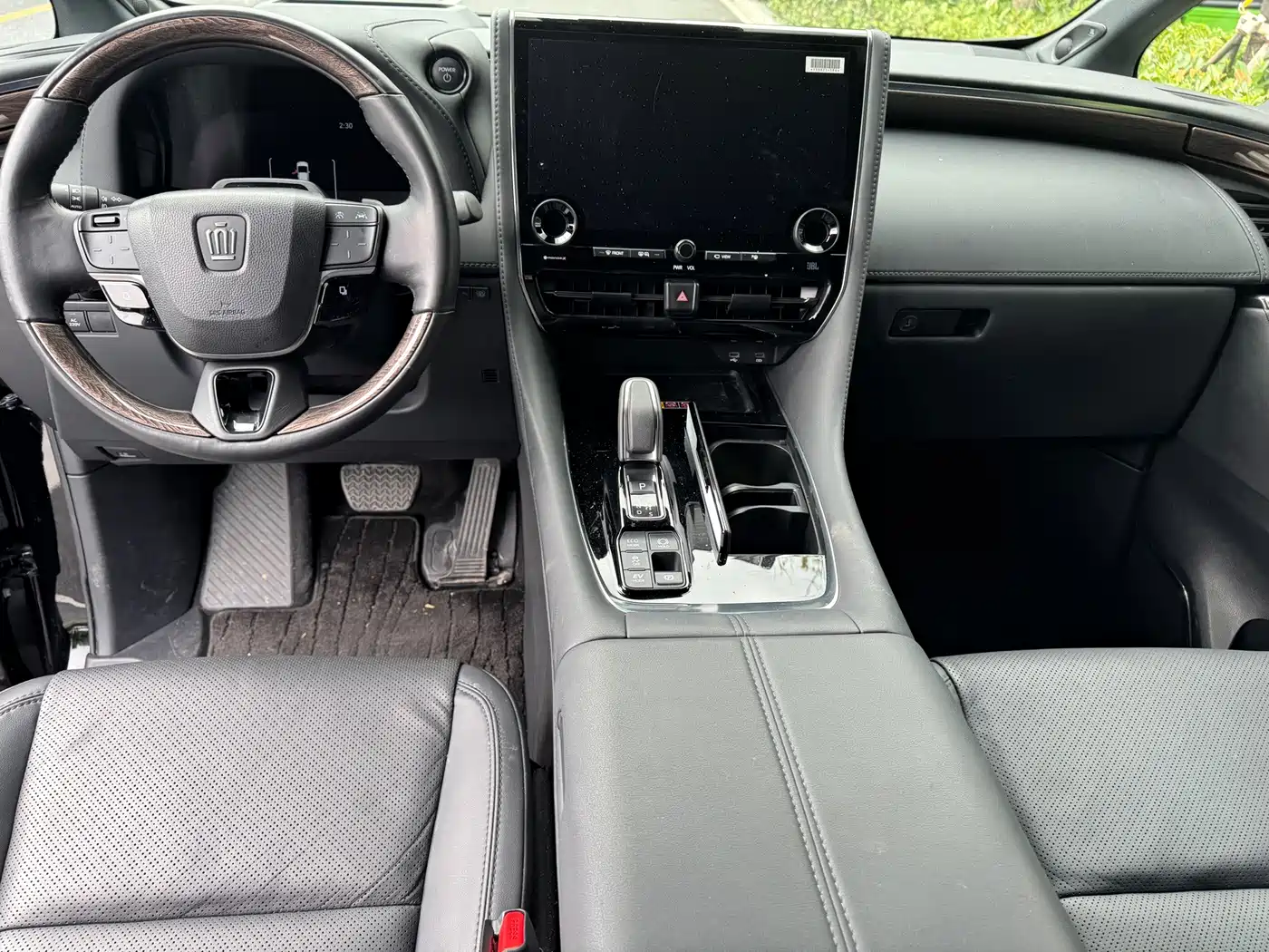 Toyota Vellfire 2025 2024 Crown Hybrid 2.5L Executive Premium Edition