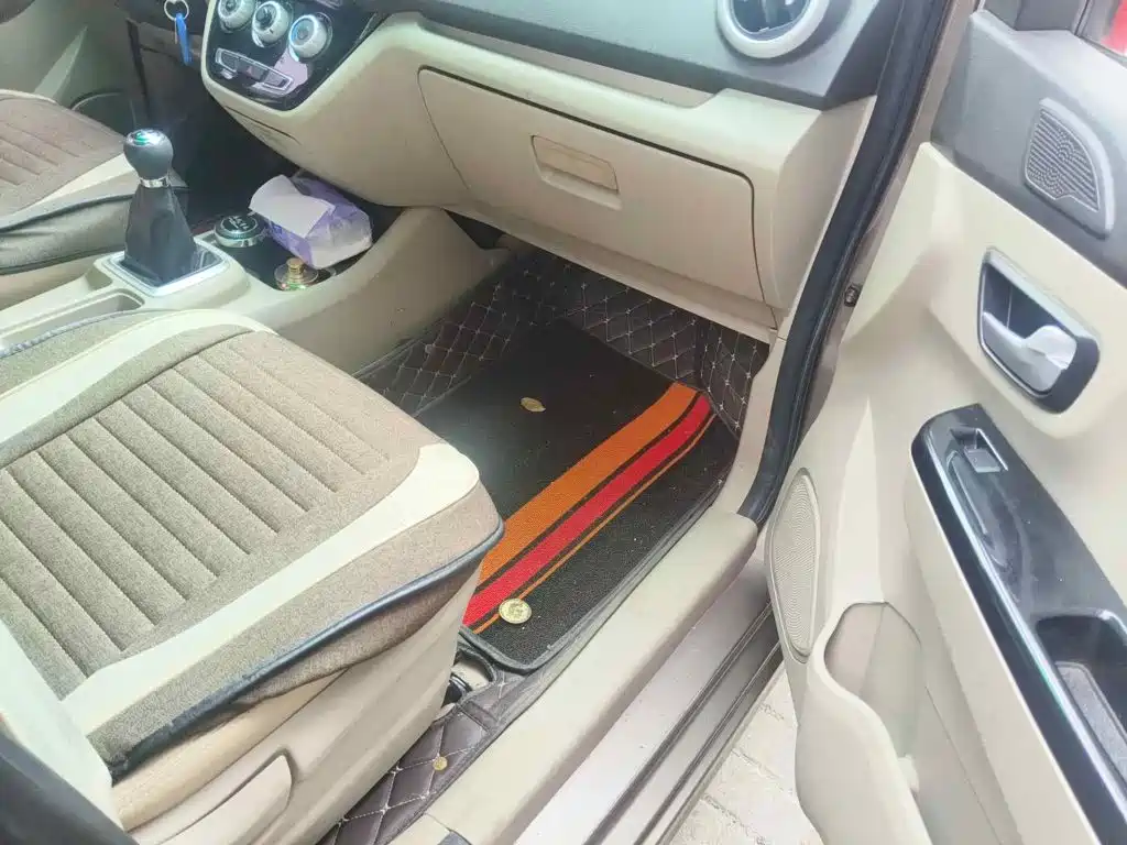 Jinbei Huachen Jinbei 750 2017 2015 1.5L Comfort Model
