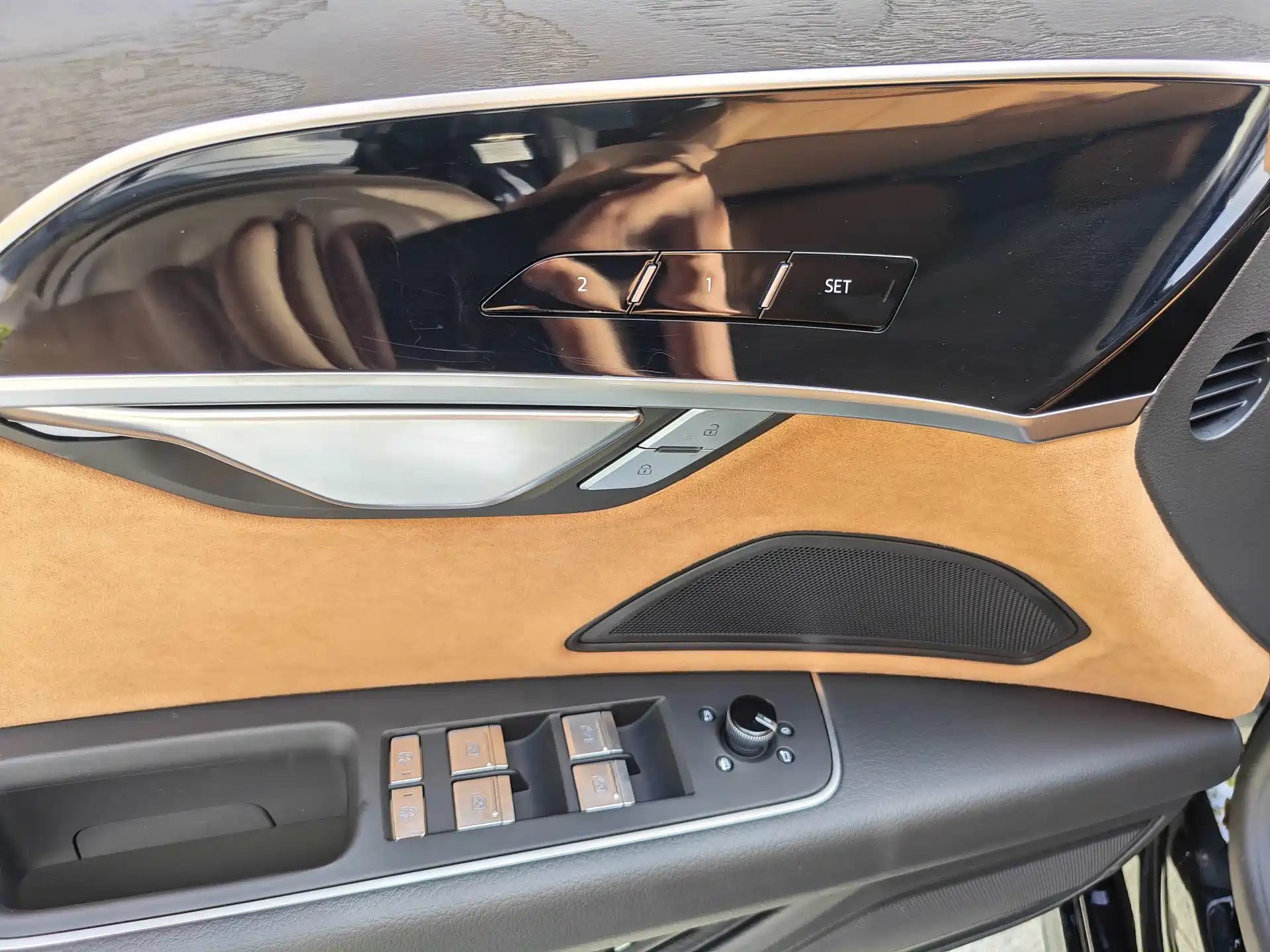 Фото 8 - Audi A8